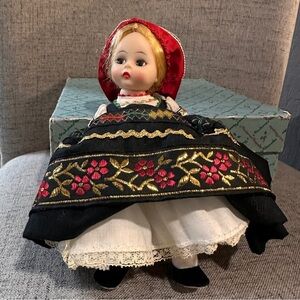 Madame Alexander Vintage Doll Finland 761 with box